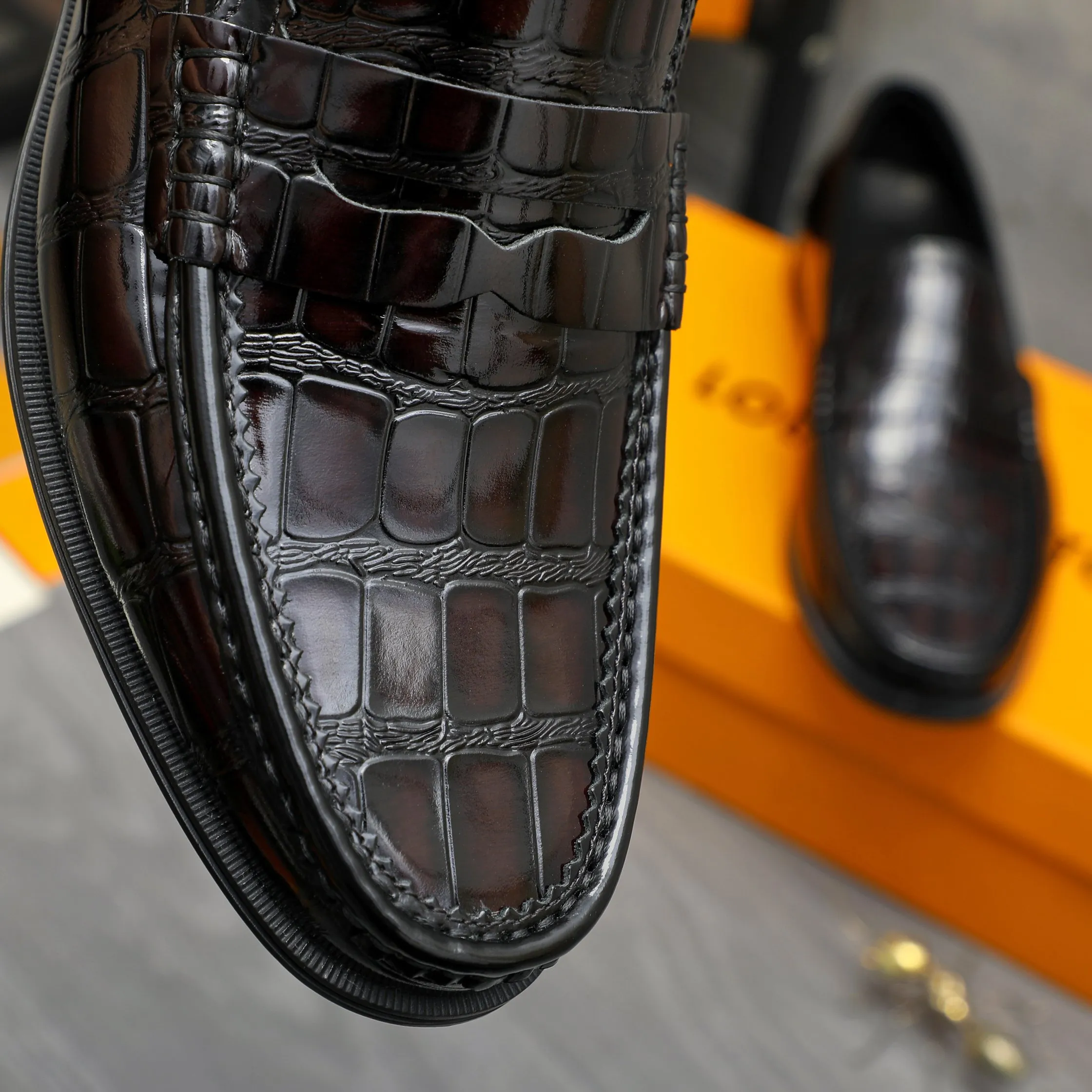 Men's shoes 💰p442 Product trademark: LV (Louis Vuitton) business slip-on leather shoes. Regular size: 38-46 (45.46 is custom-made and non-refundable) Product material: Selected high-quality stone grain cowhide upper, cowhide lining, rubber outsole